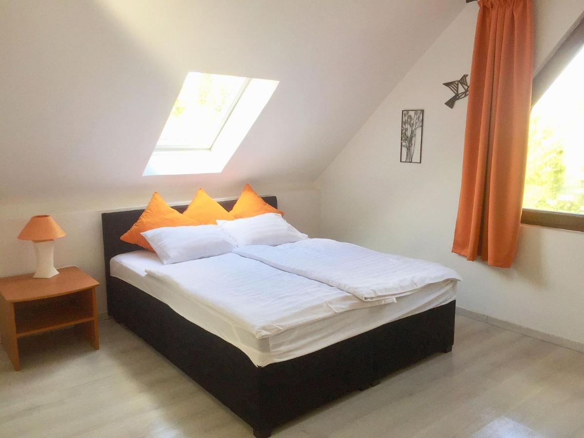 Flair Apartmanhaz Eger Luaran gambar