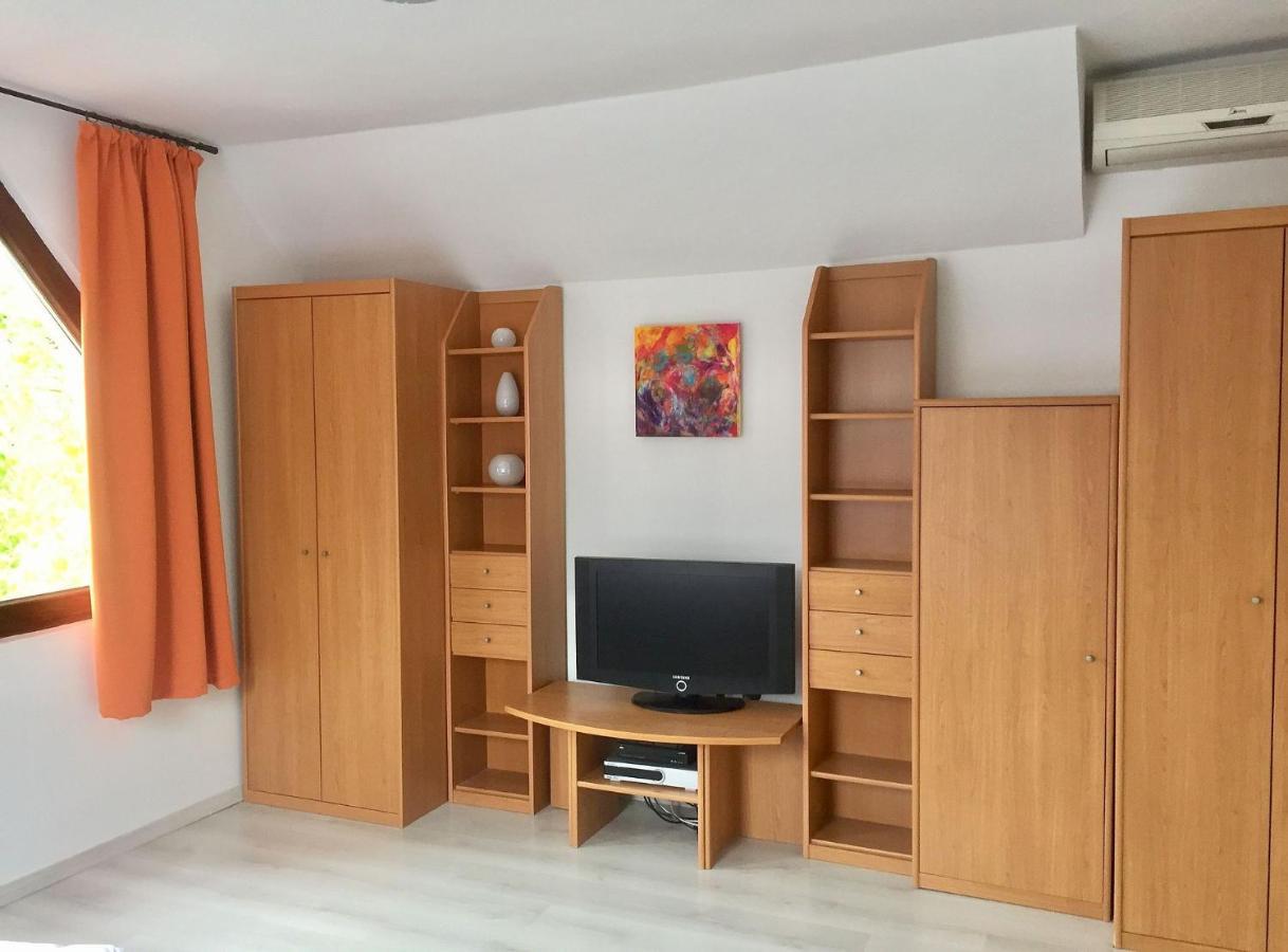 Flair Apartmanhaz Eger Luaran gambar