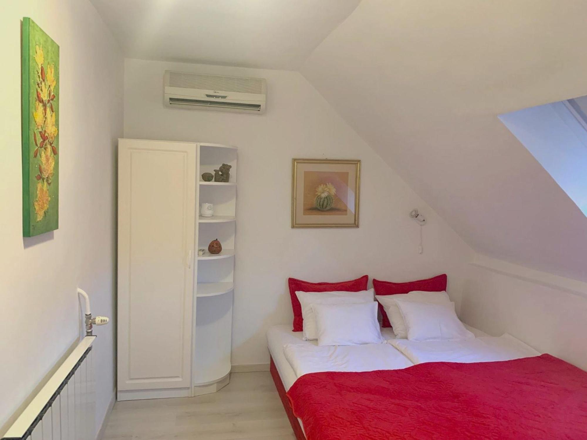 Flair Apartmanhaz Eger Luaran gambar