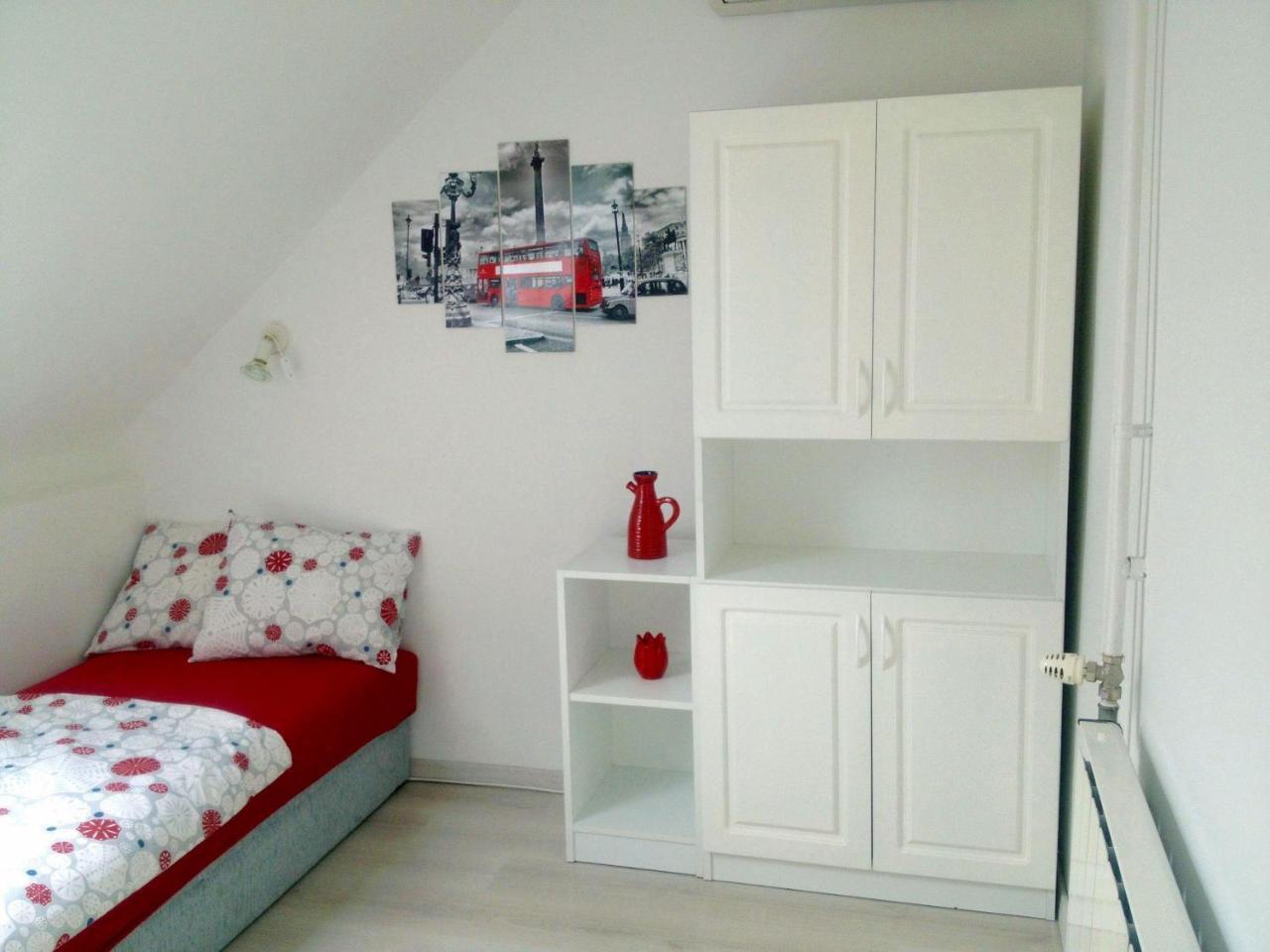 Flair Apartmanhaz Eger Luaran gambar