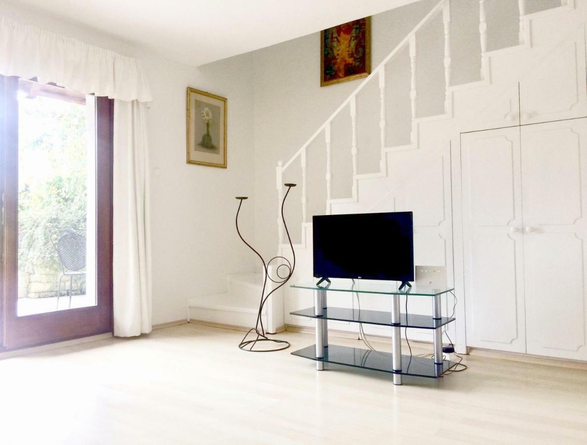 Flair Apartmanhaz Eger Luaran gambar